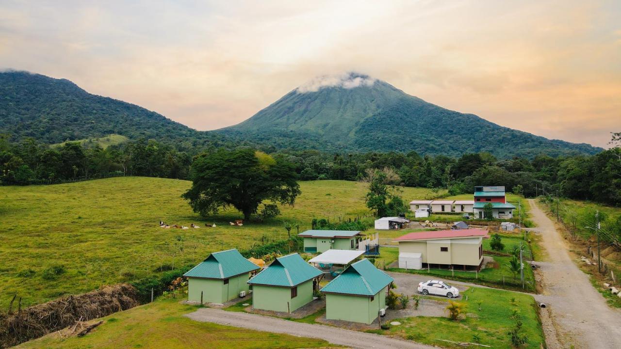 Chongos Place Hotel La Fortuna Exterior photo